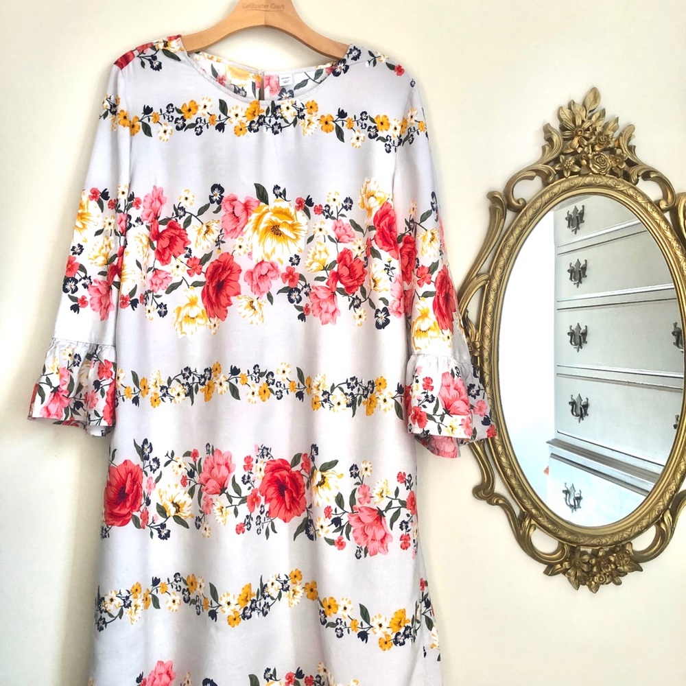 Large Old Navy floral spring dress bell sleeves